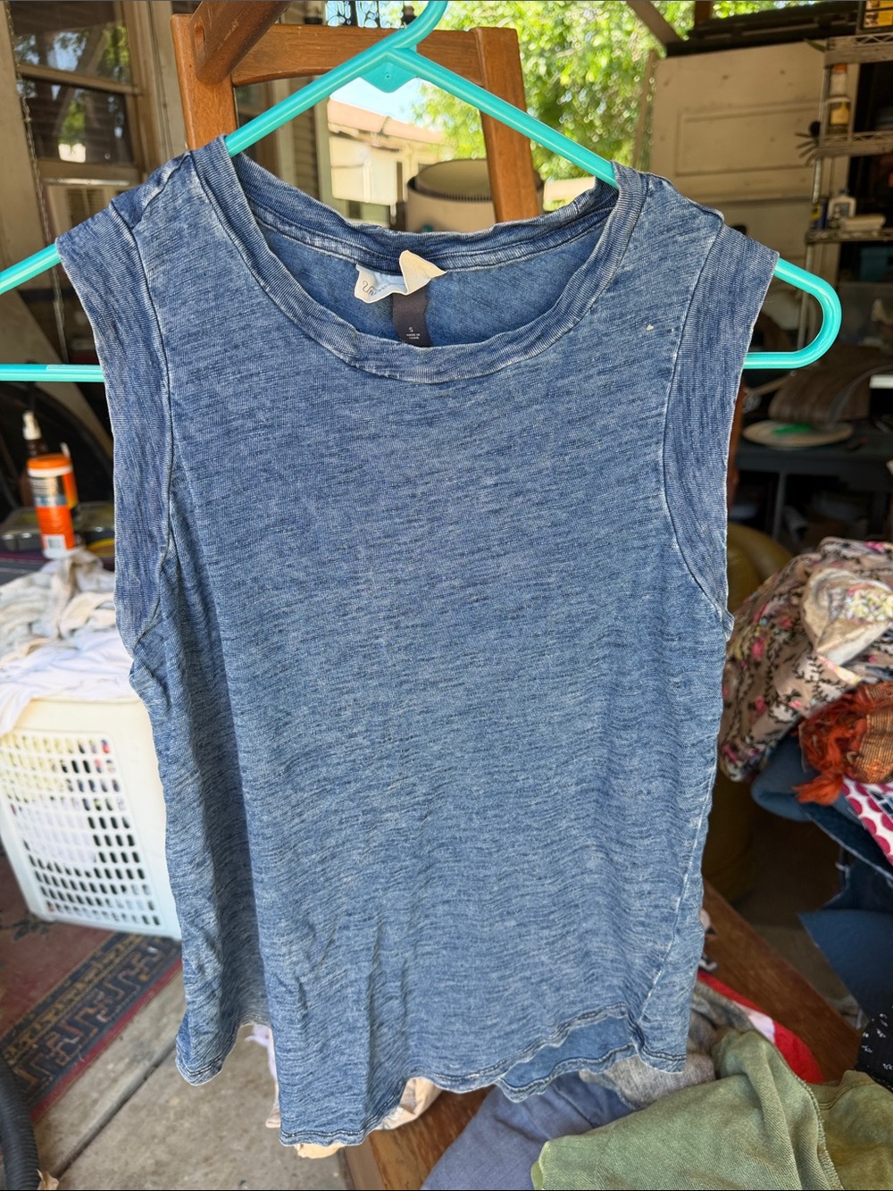 Universal thread blue heather sleeveless tee
